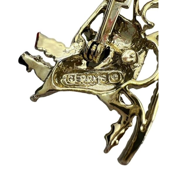 Vintage Gerrys Christmas Sleigh Horse Brooch Couple Holly Accents Gold-Tone Chic - Picture 6 of 7